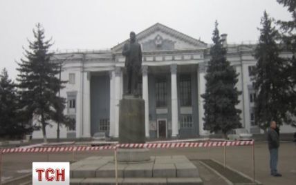 На Одесчине памятник Ленину залили черной краской
