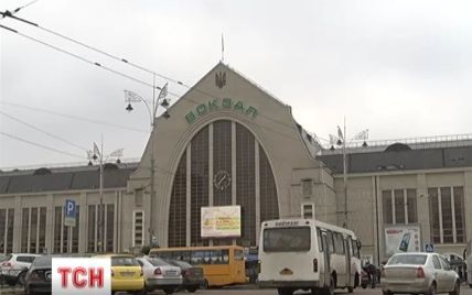 Правоохоронці встановили особи жартівників, котрі "замінували" київські вокзали