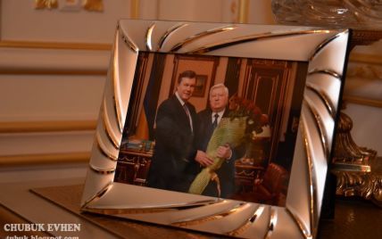 Пшонка подражал королевским семьям, а Януковичу не хватало любви - эксперты