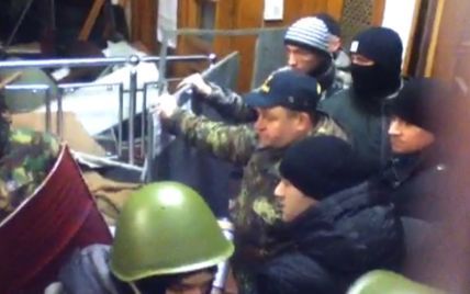 Свободовцы вернули контроль над КГГА, однако еще никого не выгоняют