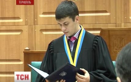 В Тернополе судье скандировали "Молодец!" за приговор евромайдановцам