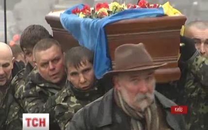 У Києві під час прощання із бійцем "Небесної сотні" плакали навіть чоловіки