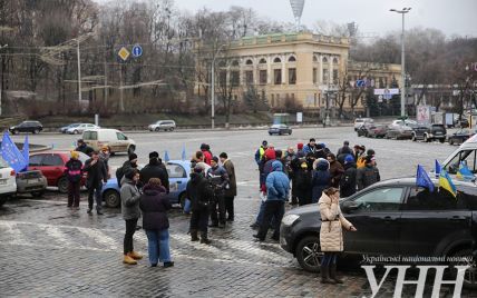 Гаишники призвали водителей держаться подальше от центра Киева