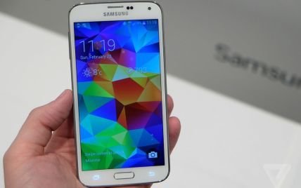 Новейшую защиту на Samsung Galaxy S5 удалось взломать с помощью клеенки и клея