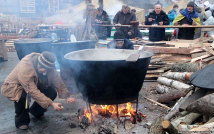 На Евромайдане сегодня будут угощать праздничными яствами и устроят фестиваль кутьи