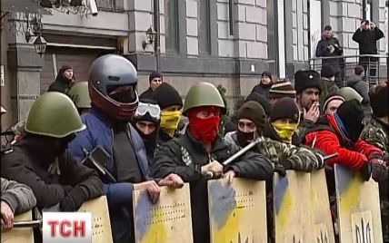 В Киеве суд отправил под домашний арест четырех афганцев с Майдана, которые якобы избили вора
