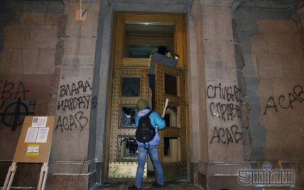 Майданівці звільняють приміщення Мінагрополітики від мародерів - "Свобода"
