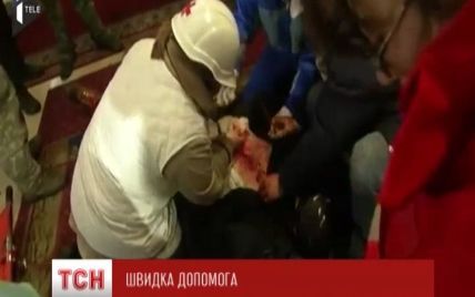 Під час сутичок у Києві медики рятували людей чим могли, а з підлоги не встигали змивати кров