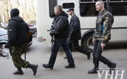 Самооборона Майдану відпустила молодиків, які побили киян та захопили будівлю