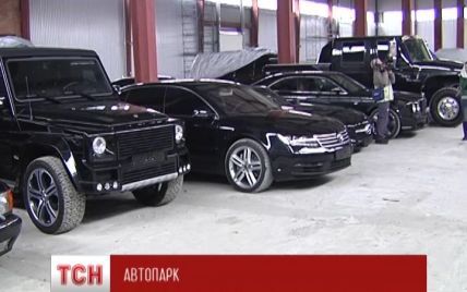Під Києвом знайшли склад елітних авто, що нібито належать сину Януковича