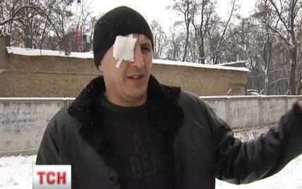Репортеры в центре Киева "маскируются" под простых демонстрантов ради собственной безопасности