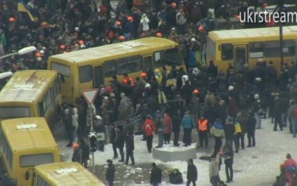 Силовики на автобусах поїхали з Євромайдану