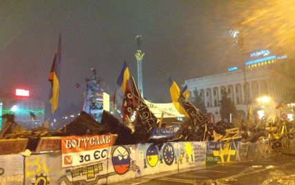 Евромайдану не хватает бензина, дров и пополнений для мобильных телефонов