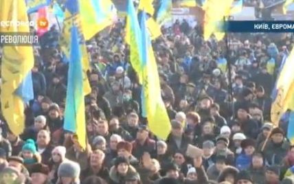 Евромайдан встретил утро 7-тысячным митингом