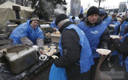 Антимайдан вернулся в Мариинский парк: поставлены палатки и развернуты полевые кухни