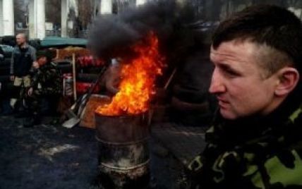 На Грушевского снова подожгли шины в знак несогласия с властью