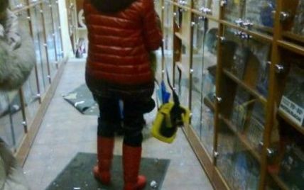 Активісти вирішили підтримати постраждалий від нападу книжковий магазин у Харкові