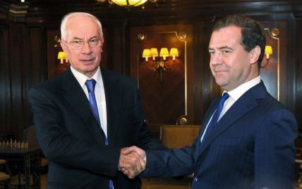 Азарову с Медведевым в Москве хватило 5 минут на общение