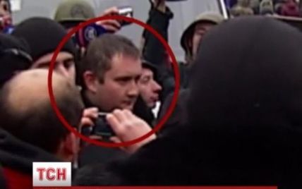 На акции по уборке Майдана засветился "титушка", который якобы напал на журналистов
