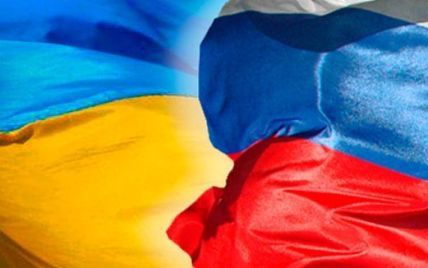 Майданівська "Самооборона" захищає посольство Росії, яке пікетують кияни