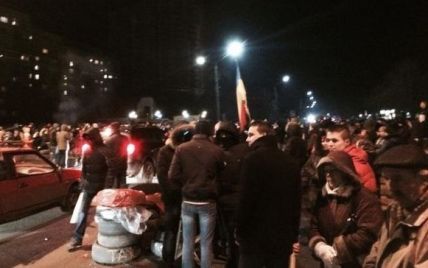 5-тисячний натовп забарикадував дорогу на аеропорт "Бориспіль"