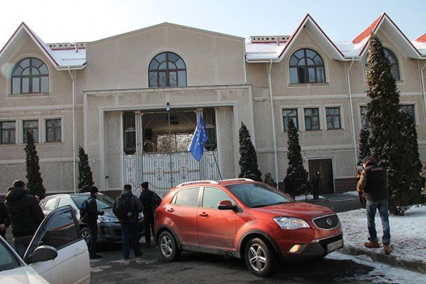 Резиденция Рината Ахметова в Донецке заблокирована, самого миллиардера там нет