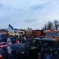 Автомайдановцы по дороге в Межигорье растягивали КамАЗы, остановившись перед стеной "Беркута"