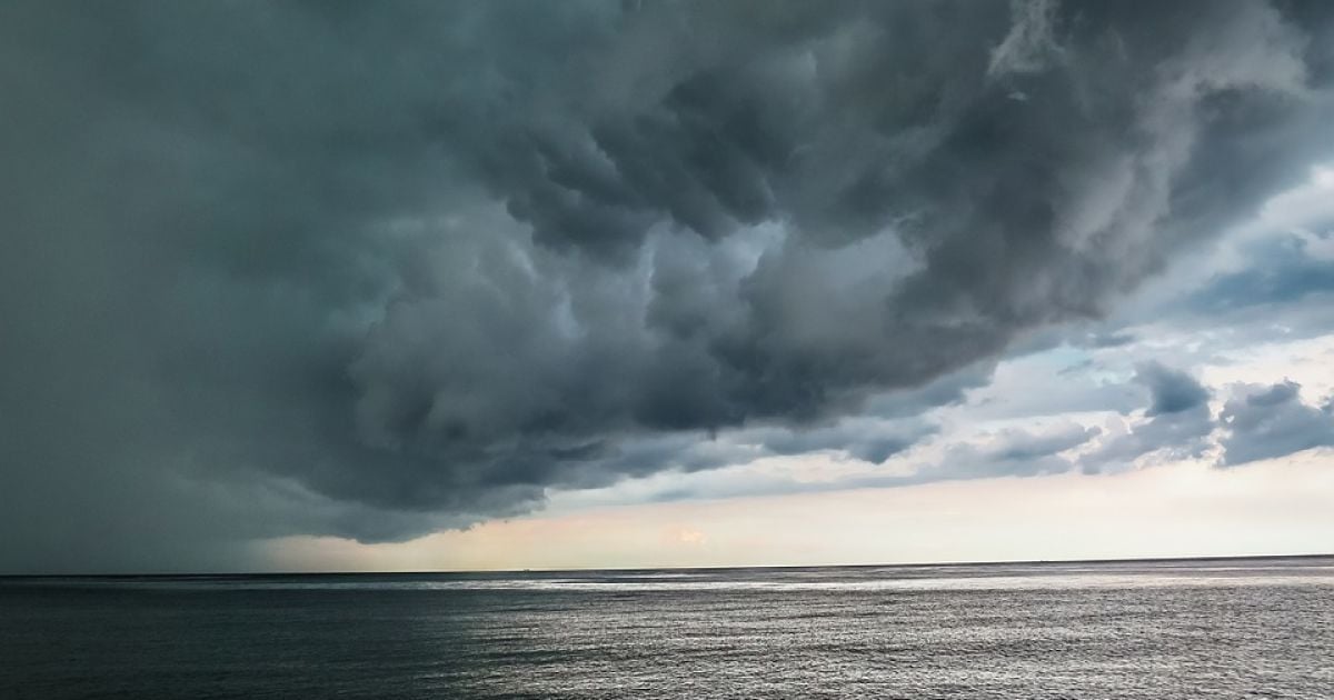 У Чорному морі корабельне угруповання ворожих сил продовжує боротися зі штормом