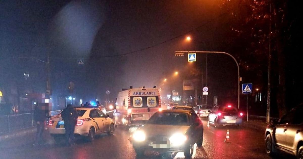 В Одессе на пешеходном переходе иномарка сбила мужчину и его беременную жену