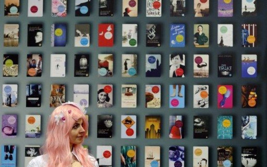 Німеччина, Лейпциг. Реклама видавничого дому на Лейпцизькому книжковому ярмарку, який працюватиме з 15 по 18 березня 2012 року і залучить більше 2000 експонентів з 44 країн світу. / © AFP