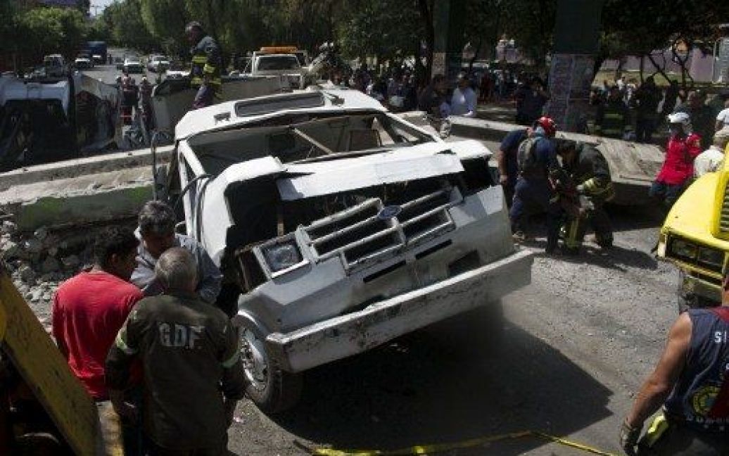 На щастя, в цей момент в салоні не було пасажирів / © AFP
