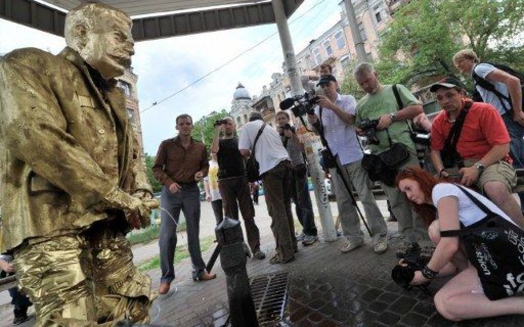 Пам&rsquo;ятник "пісяючому Сталіну" у Києві (ФОТО: AFP) / © 