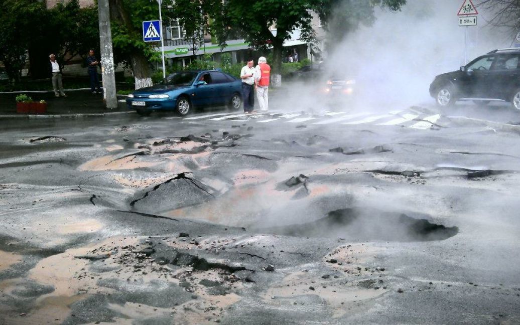 У центрі Києва з-під землі вирвався потік гарячої води / © Facebook/Тимофей Ефимов