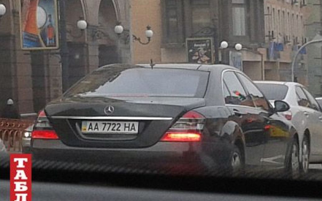 Ющенко їздить на Mercedes S-класу, можливо, оформленому на підставну особу / © ТаблоID