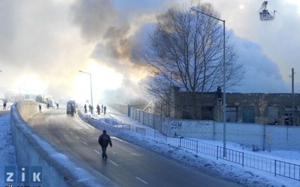 Пожежа на меблевих складах у Львові / © zik.ua