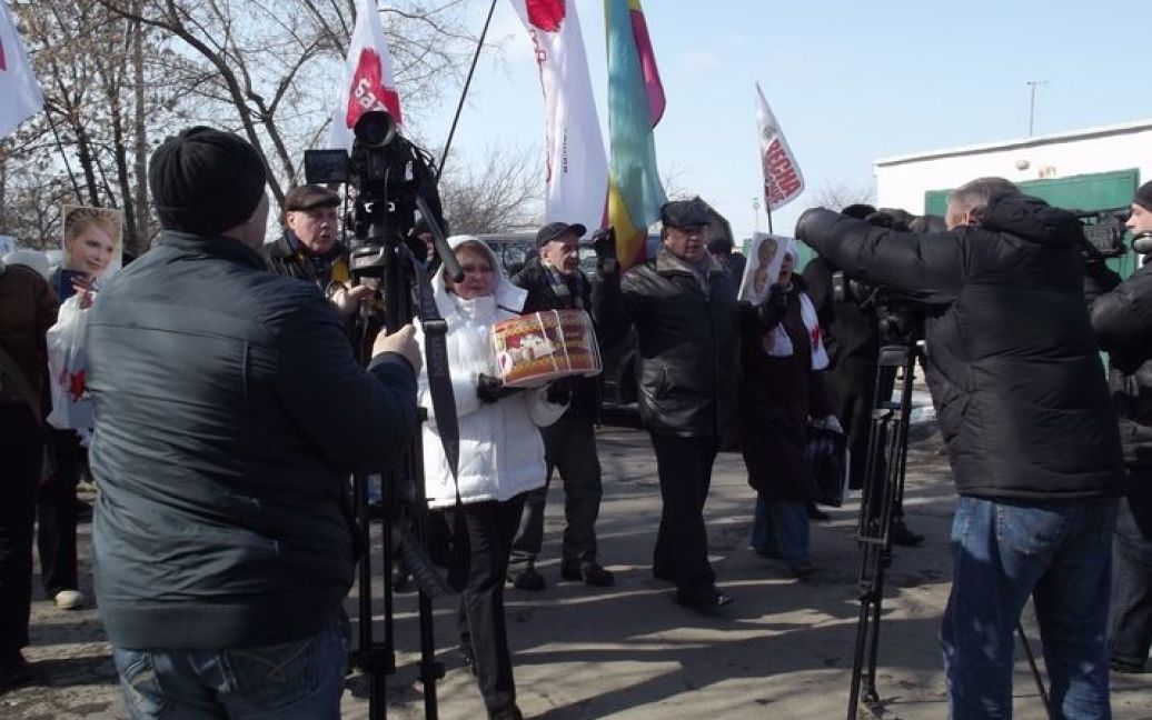 Прихильники Тимошенко провели мітинг біля Качанівської колонії / © 