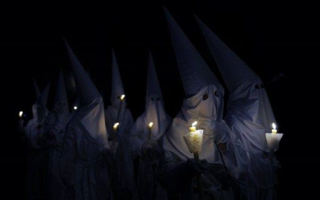 Іспанія, Вергес. Віруючі беруть участь у процесії з нагоди Страсного тижня на північному сході Іспанії. / © AFP