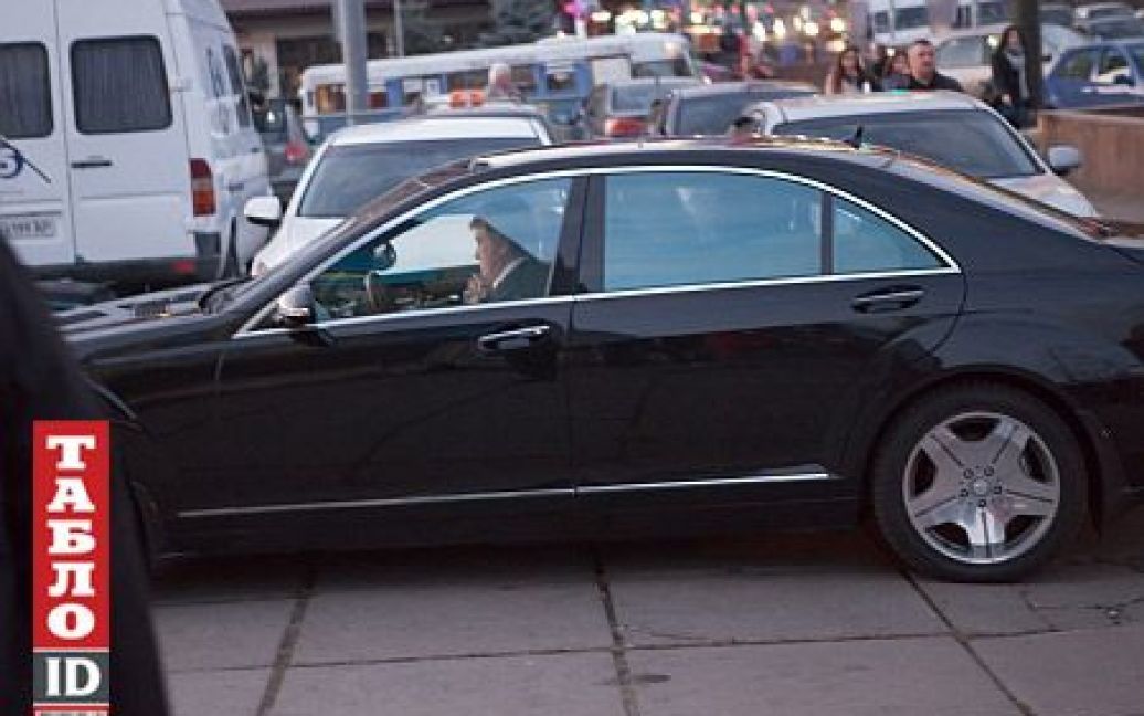 Ющенко їздить на Mercedes S-класу, можливо, оформленому на підставну особу / © ТаблоID
