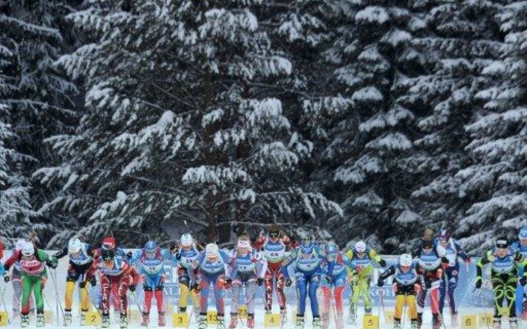 Росія, Ханти-Мансійськ. Біатлоністки беруть участь у гонці на 12,5 км серед жінок на Кубку світу з біатлону. / © AFP