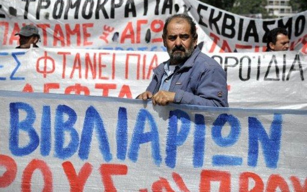 Греція, Афіни. Будівельники провели демонстрацію перед Міністерством праці в Афінах проти заходів жорсткої економії і безробіття в своєму секторі. / © AFP