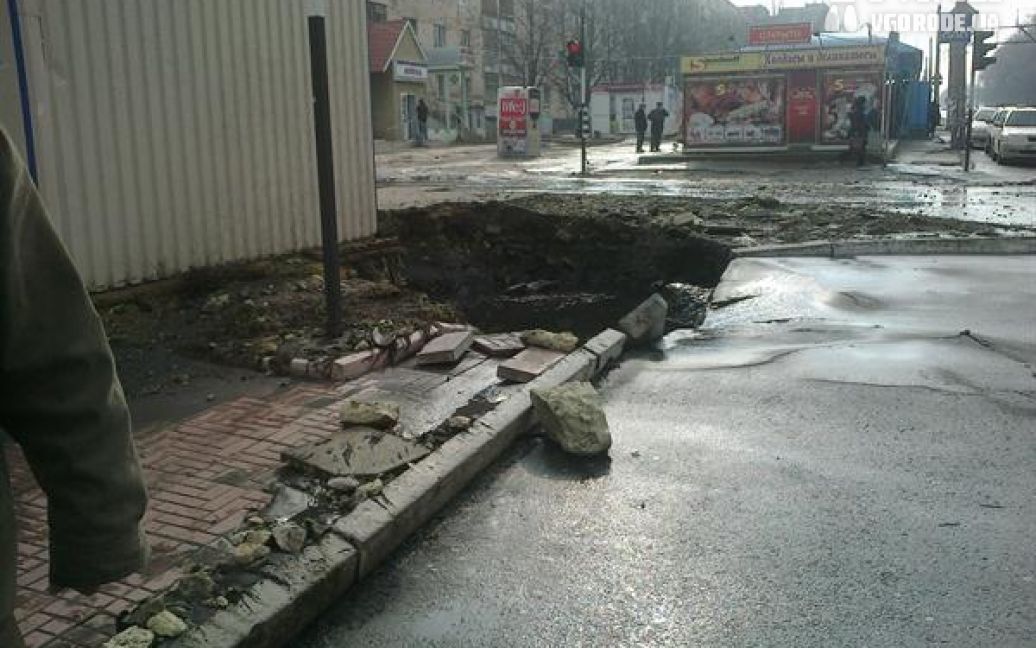 Аварія каналізаційного колектору в Луганську / © lg.vgorode.ua