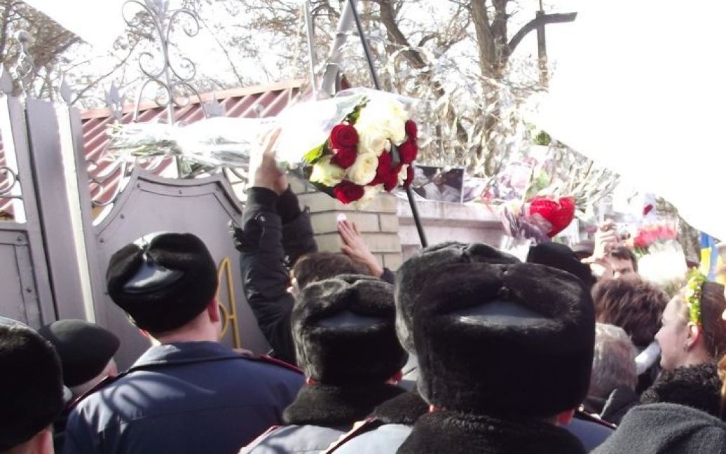 Прихильники Тимошенко провели мітинг біля Качанівської колонії / © Комментарии