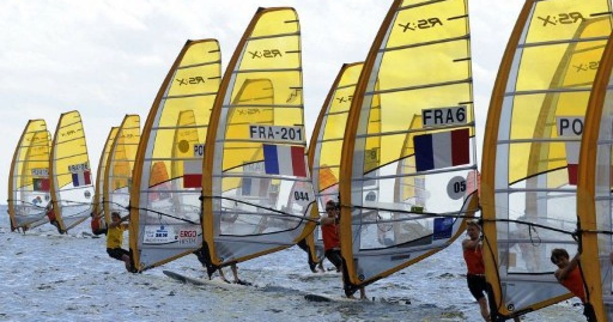 Португалія, Фуншал. Учасники Чемпіонату Європи RS:X в бухті Фуншал на острові Мадейра. / © AFP