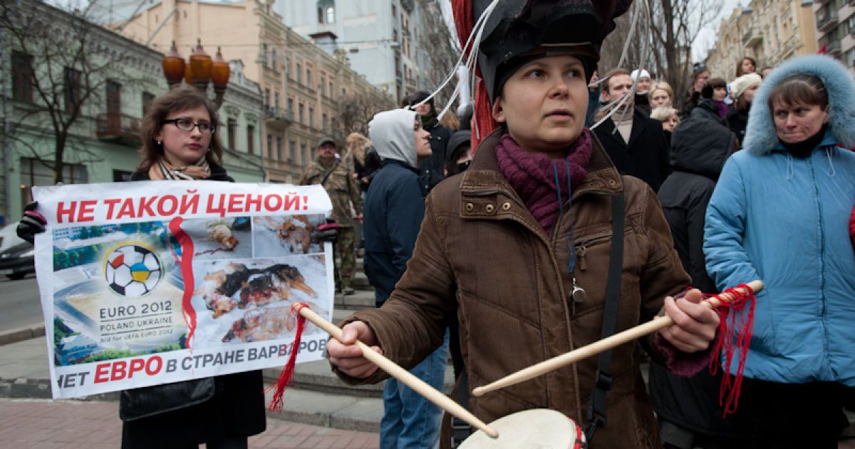 Марш проти вбивств безпритульних тварин в Україні напередодні Євро-2012.