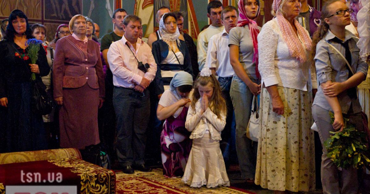 Українці відзначили свято Трійці_17