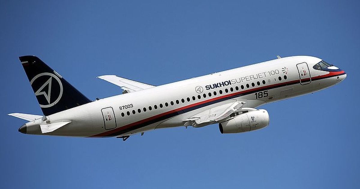 У літака Sukhoi Superjet 100 відмовив двигун