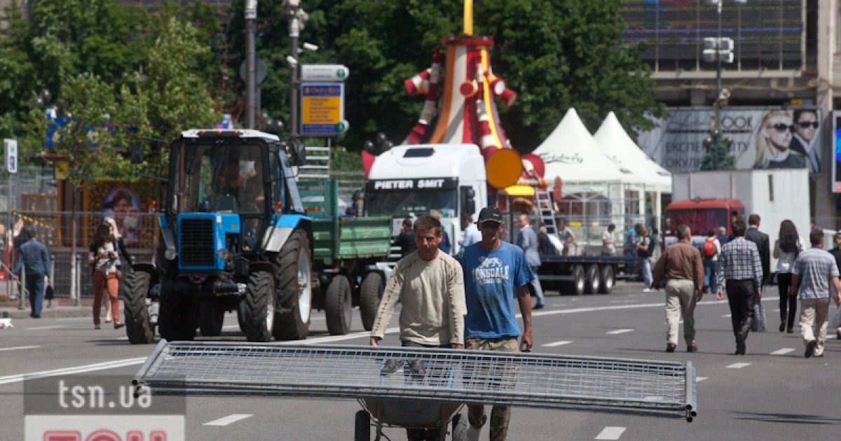 Фан-зони навколо "Олімпійського" та на Майдані_24