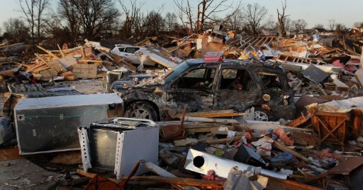 По США прокотилася хвиля руйнівних торнадо / © AFP