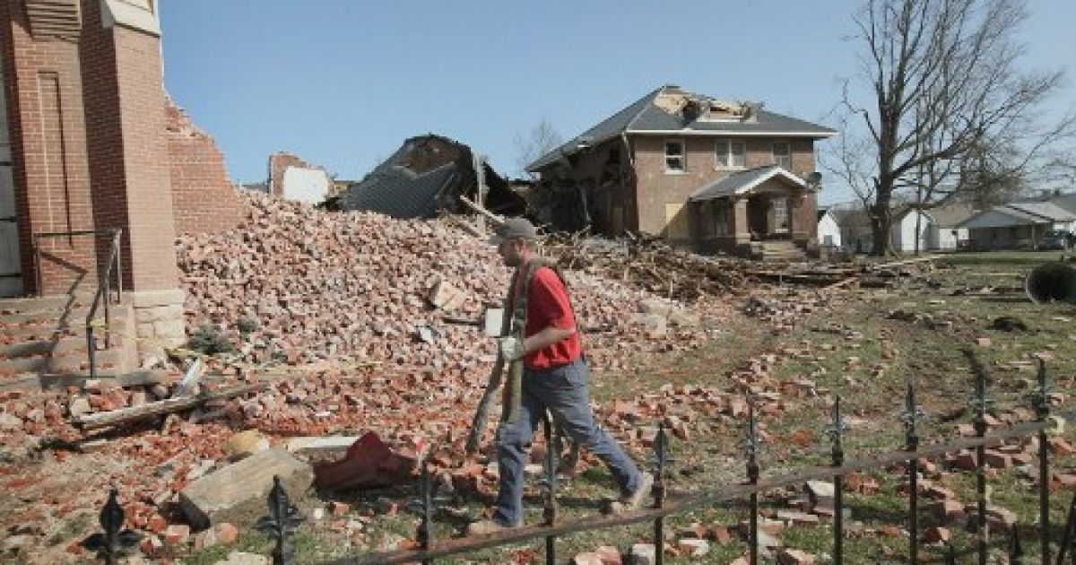 По США прокотилася хвиля руйнівних торнадо / © AFP