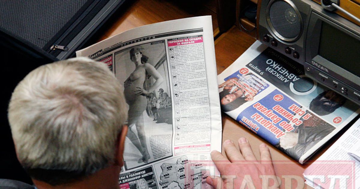 ...лише Василь Іванович Потапов роздивлявся вагітну модель, яка оголеною вийшла на подіум в Лондоні